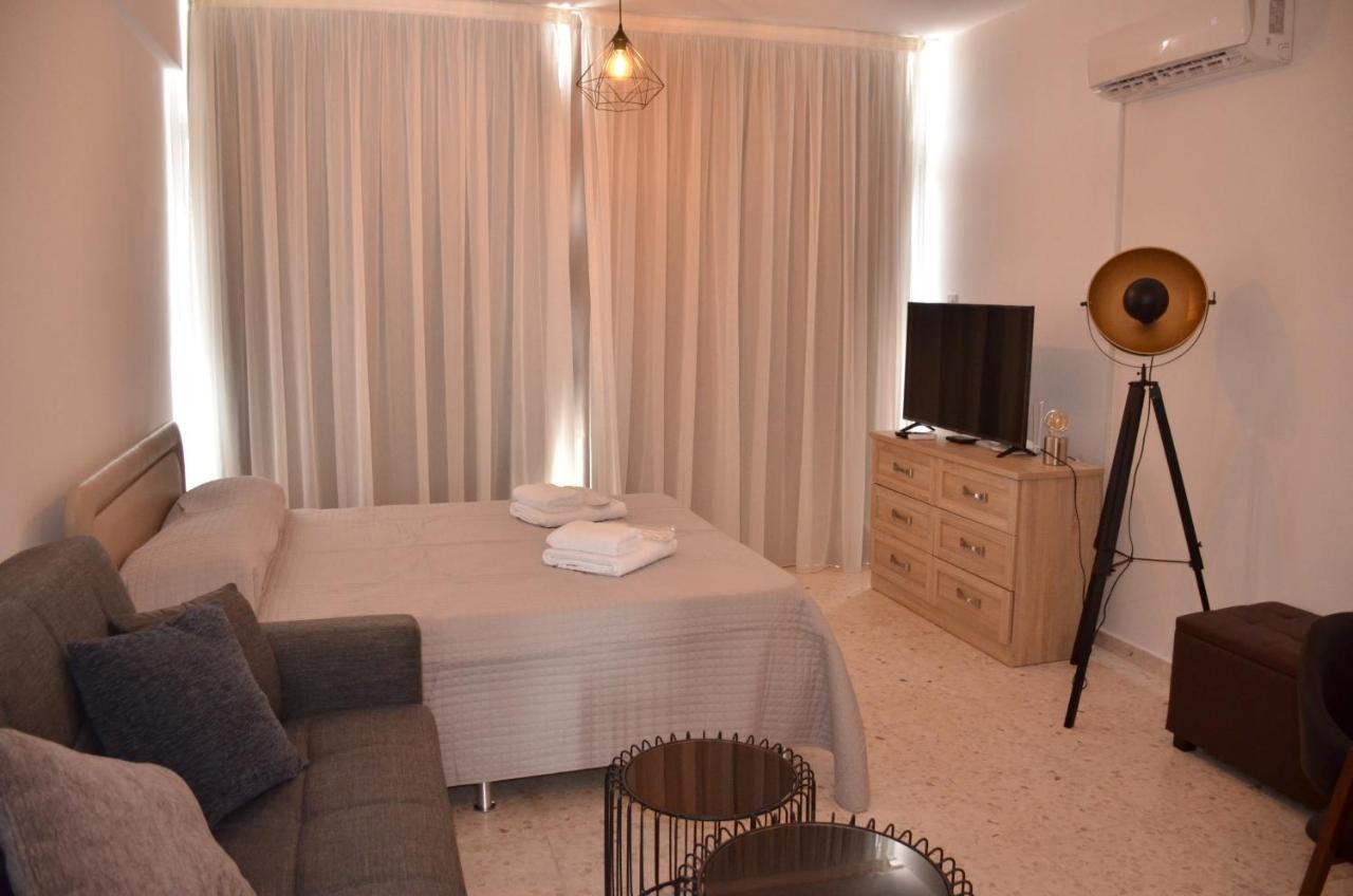 Almyria Apartments - By Imh Travel & Tours Pafos Exterior foto