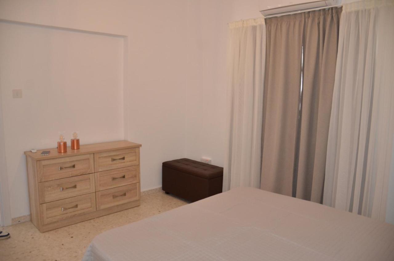 Almyria Apartments - By Imh Travel & Tours Pafos Exterior foto