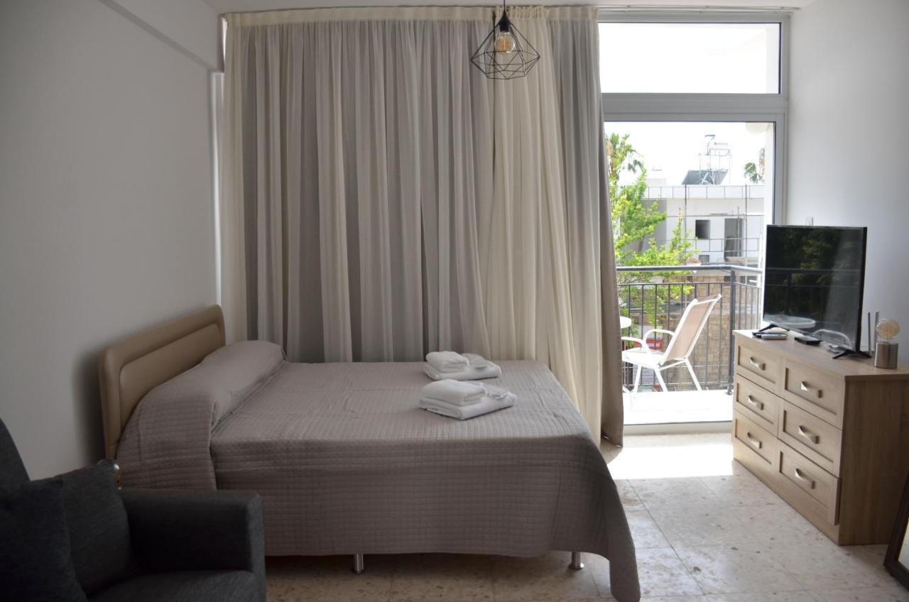 Almyria Apartments - By Imh Travel & Tours Pafos Exterior foto